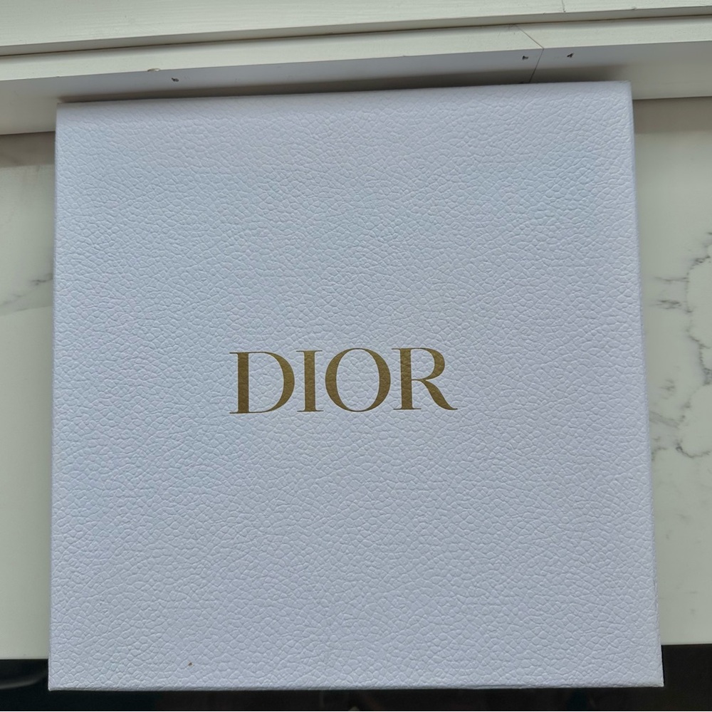Christian Dior Gift White Box with Gold Logo (2)